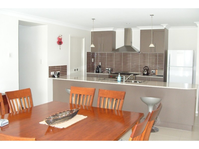 11 Rebecca Street, Little Mountain QLD 4551