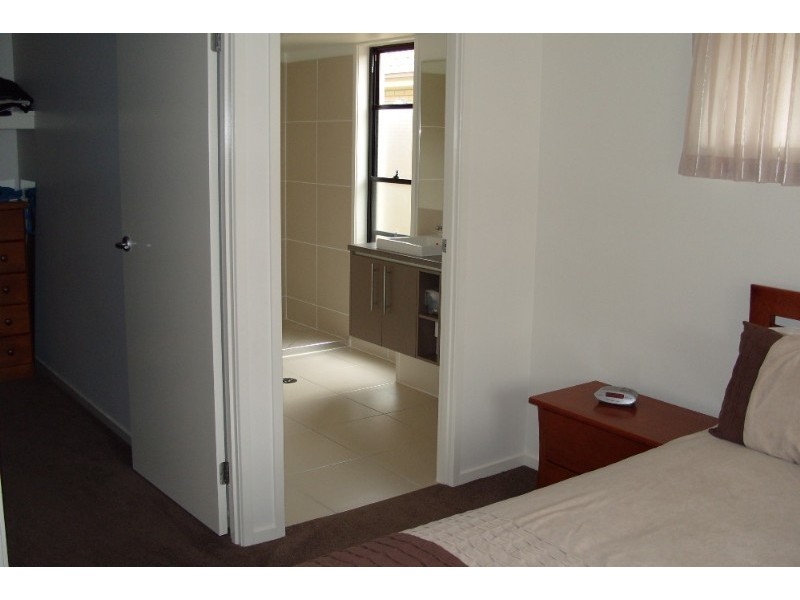 11 Rebecca Street, Little Mountain QLD 4551