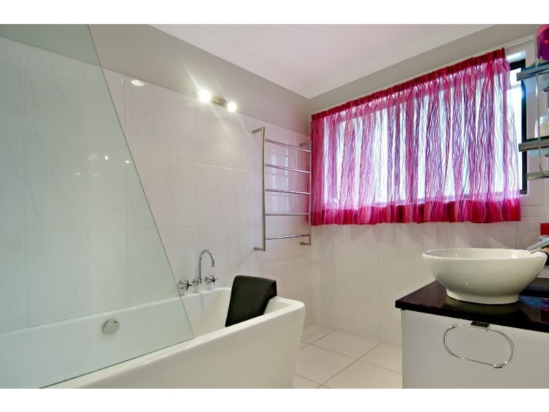 2 Lexington Drive, Little Mountain QLD 4551
