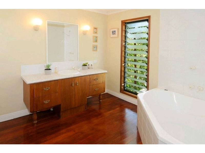 1 Stradbroke Drive, Little Mountain QLD 4551