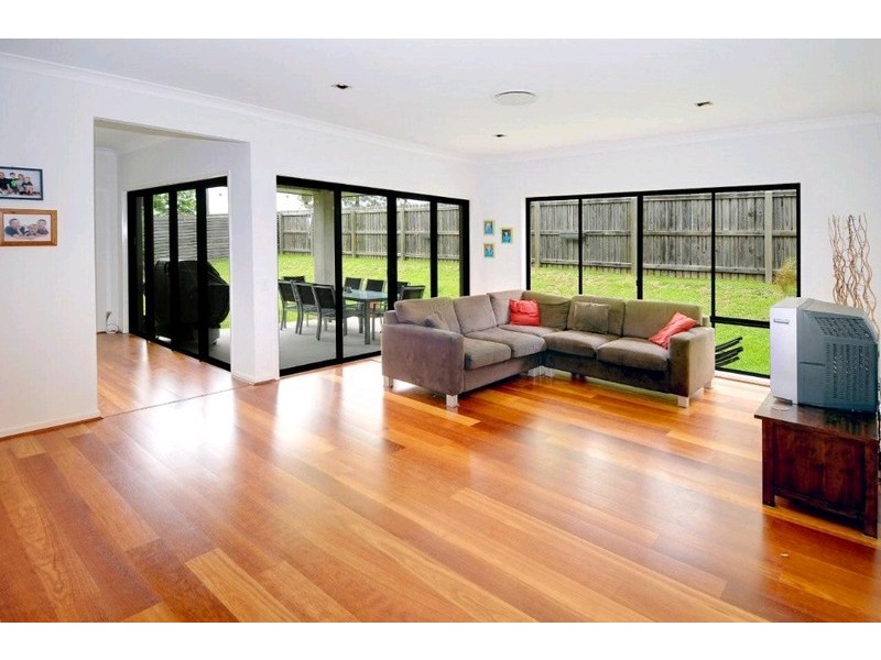 27 Birrobeen Street, Little Mountain QLD 4551