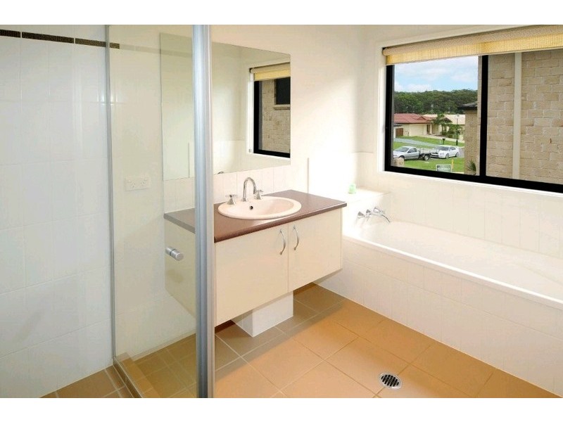 27 Birrobeen Street, Little Mountain QLD 4551