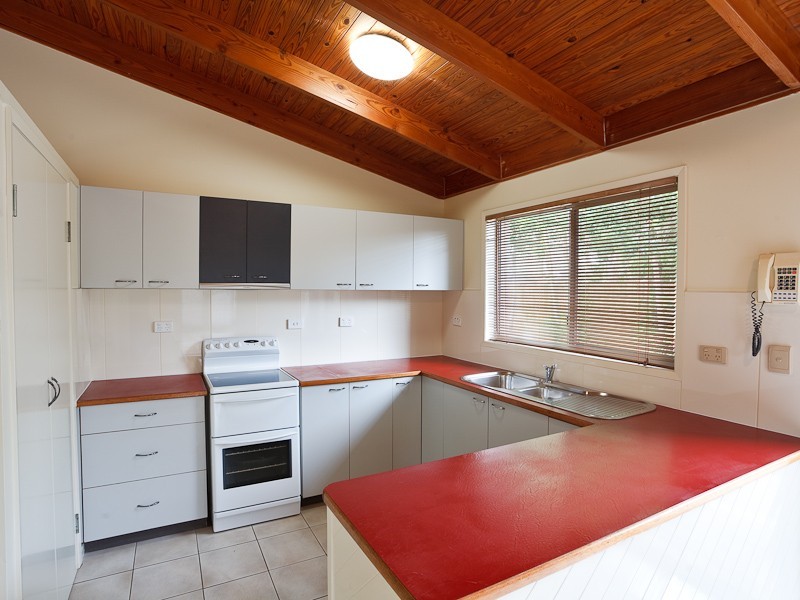 1 & 2/5 Bareena Place, Warana QLD 4575