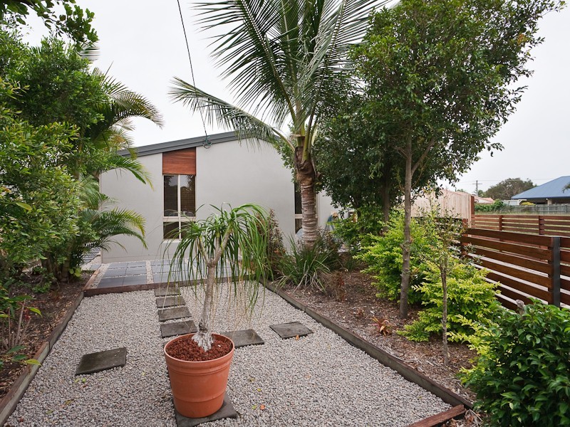 1 & 2/5 Bareena Place, Warana QLD 4575