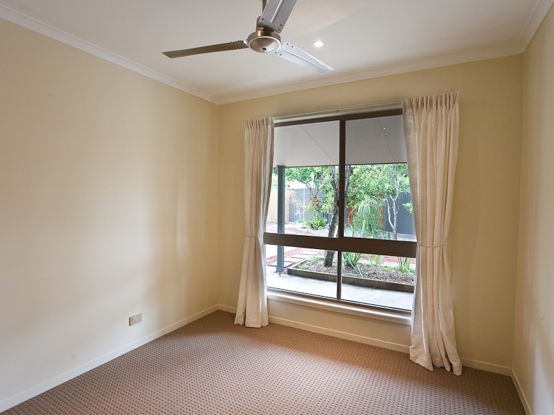 1 & 2/5 Bareena Place, Warana QLD 4575