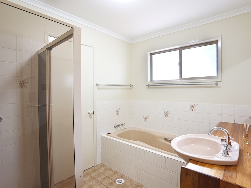 1 & 2/5 Bareena Place, Warana QLD 4575