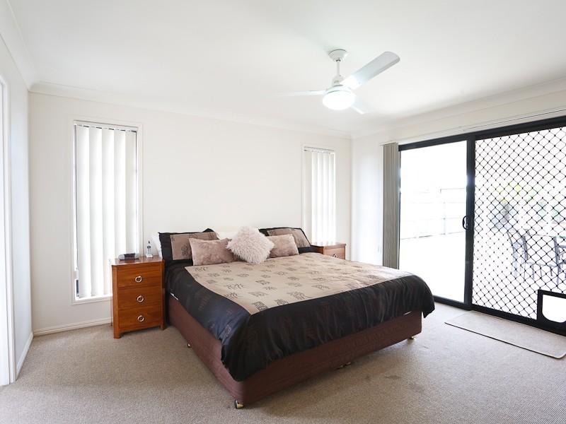 15 Anglia Place, Little Mountain QLD 4551