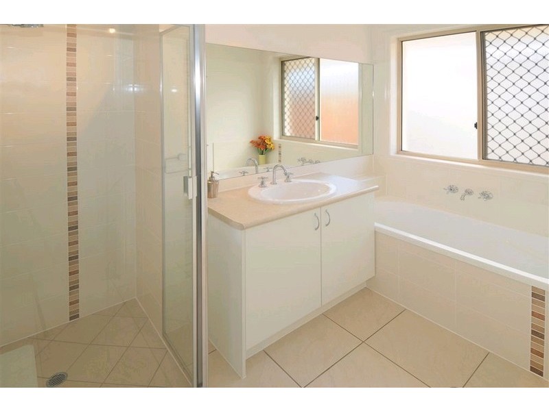 8 Cannon Lane, Little Mountain QLD 4551