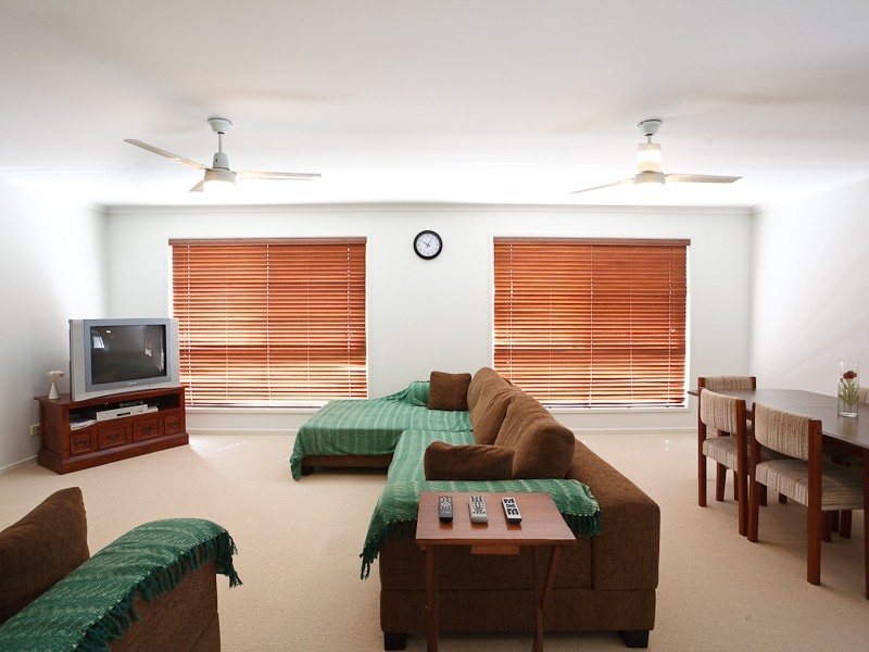 16 Eastern Rise, Little Mountain QLD 4551