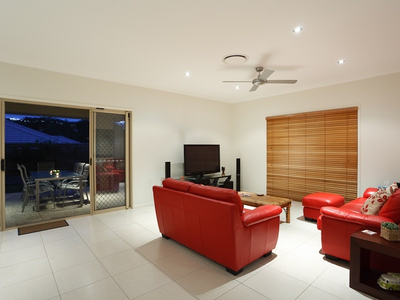 5 Cullen Drive, Little Mountain QLD 4551