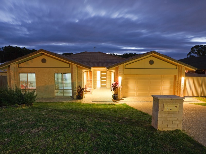 5 Cullen Drive, Little Mountain QLD 4551