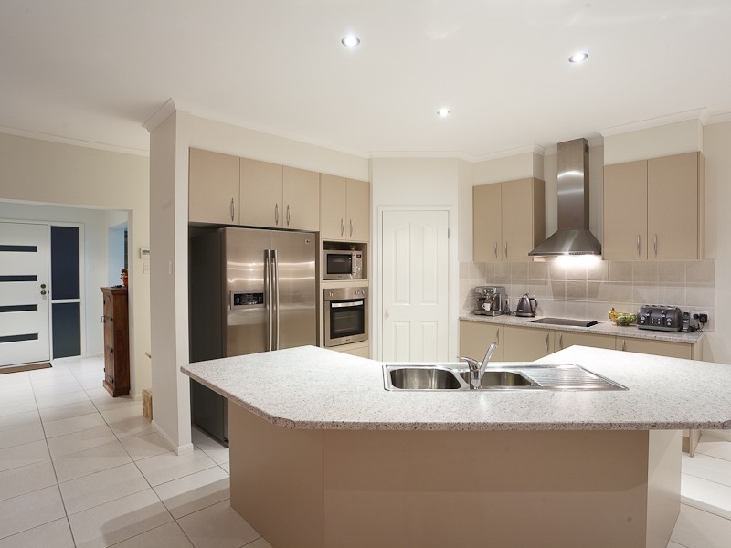 5 Cullen Drive, Little Mountain QLD 4551