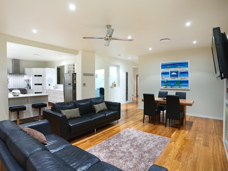 6 Mornington Court, Little Mountain QLD 4551