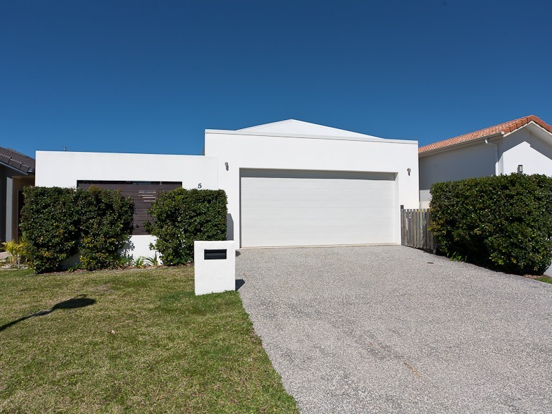 5 Castaway Court, Kawana Island QLD 4575