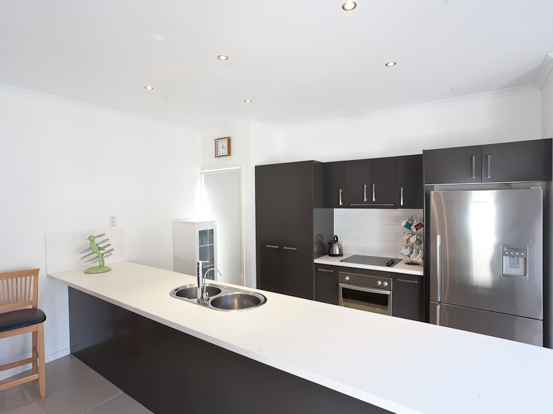 5 Castaway Court, Kawana Island QLD 4575