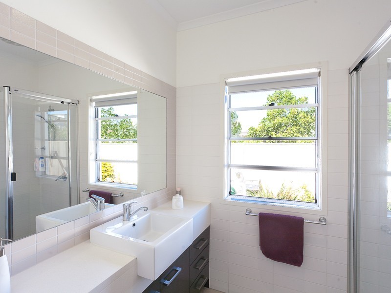 5 Castaway Court, Kawana Island QLD 4575