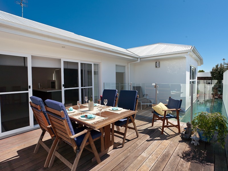 5 Castaway Court, Kawana Island QLD 4575