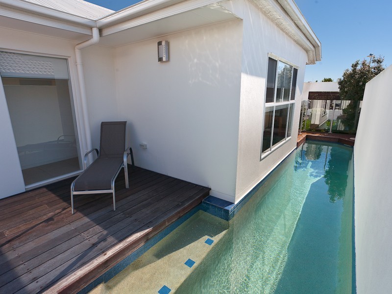 5 Castaway Court, Kawana Island QLD 4575