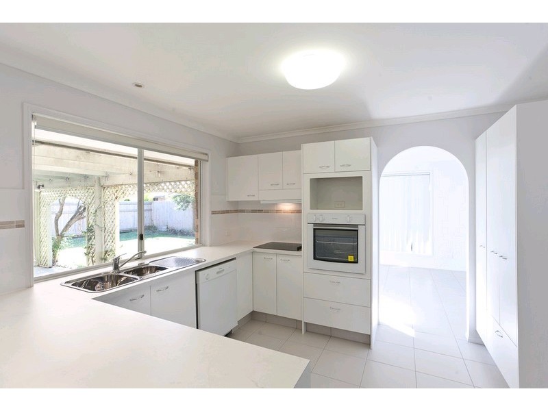 2 Parari Street, Warana QLD 4575