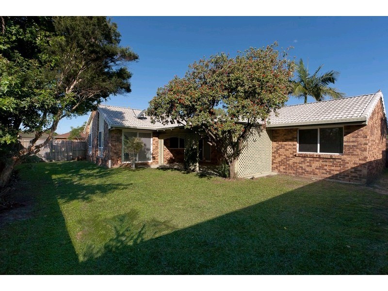 2 Parari Street, Warana QLD 4575