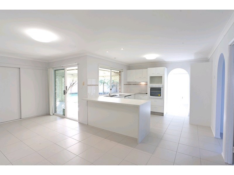 2 Parari Street, Warana QLD 4575