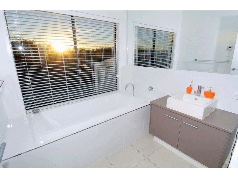 17 Airlie Crescent, Pelican Waters QLD 4551