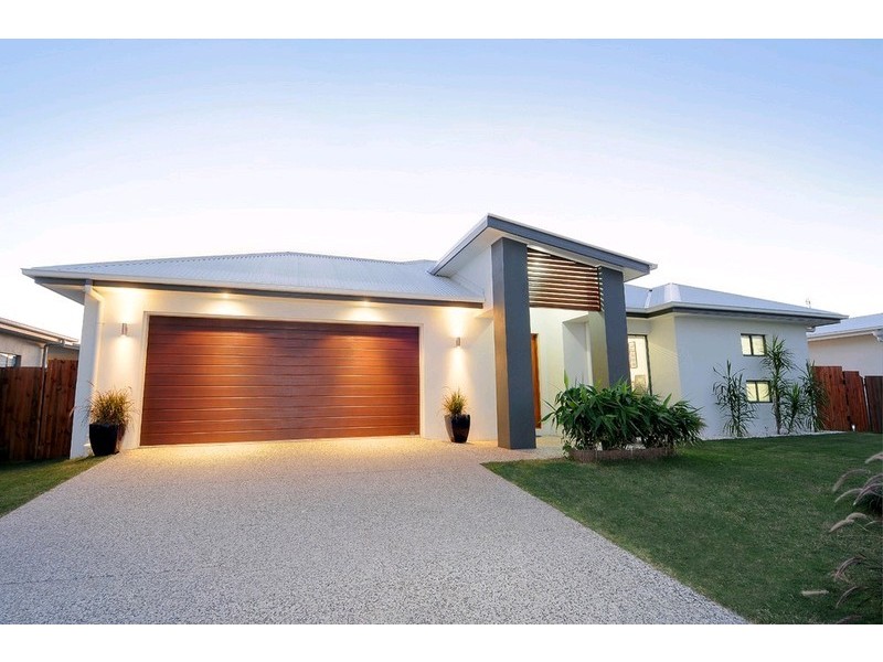 17 Airlie Crescent, Pelican Waters QLD 4551