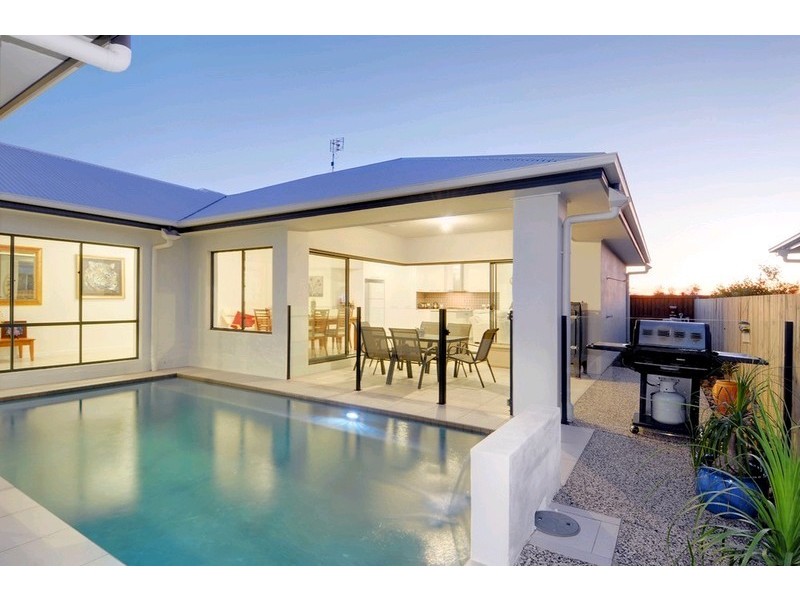 17 Airlie Crescent, Pelican Waters QLD 4551