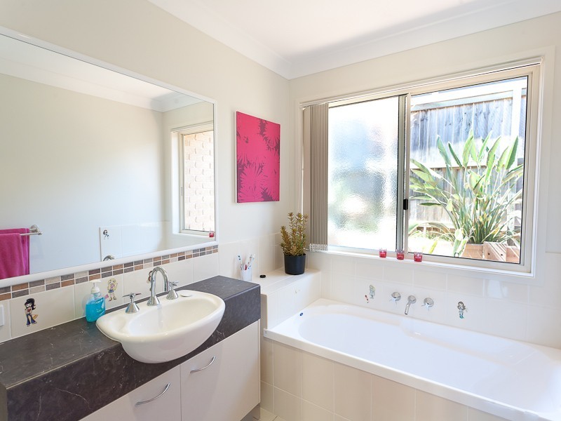 16 The Dales Crescent, Little Mountain QLD 4551