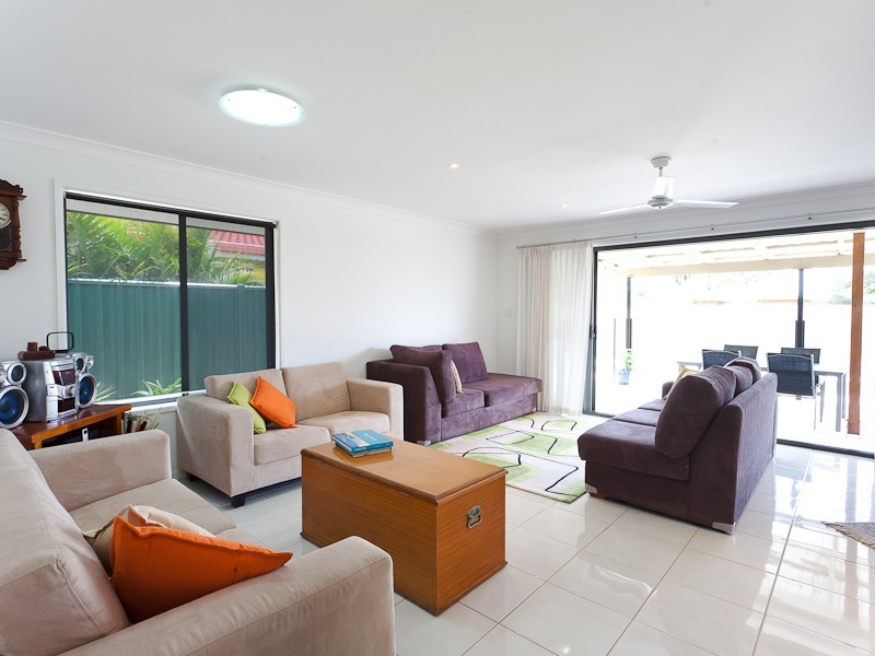 14 Coonang Crescent, Warana QLD 4575