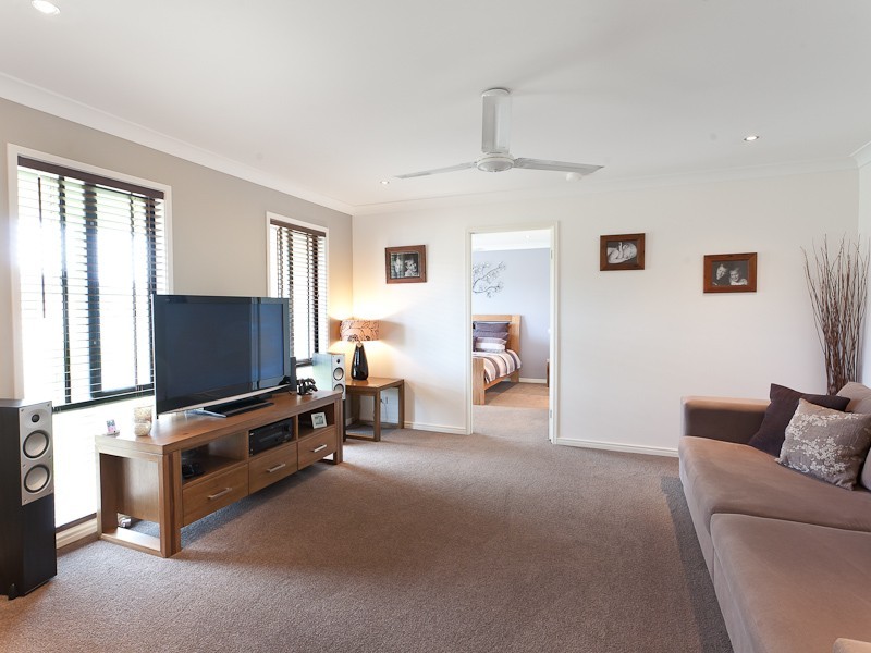 6 Peony Circuit, Little Mountain QLD 4551