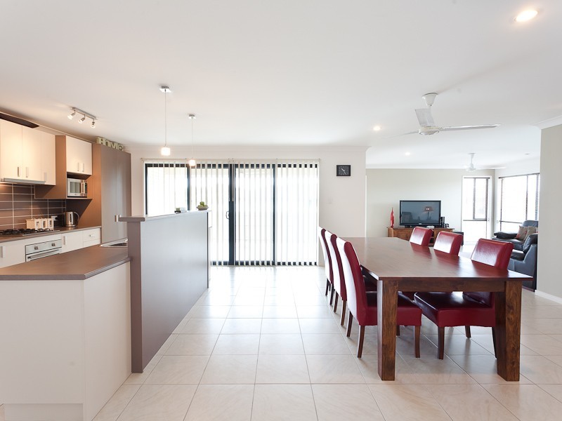 6 Peony Circuit, Little Mountain QLD 4551