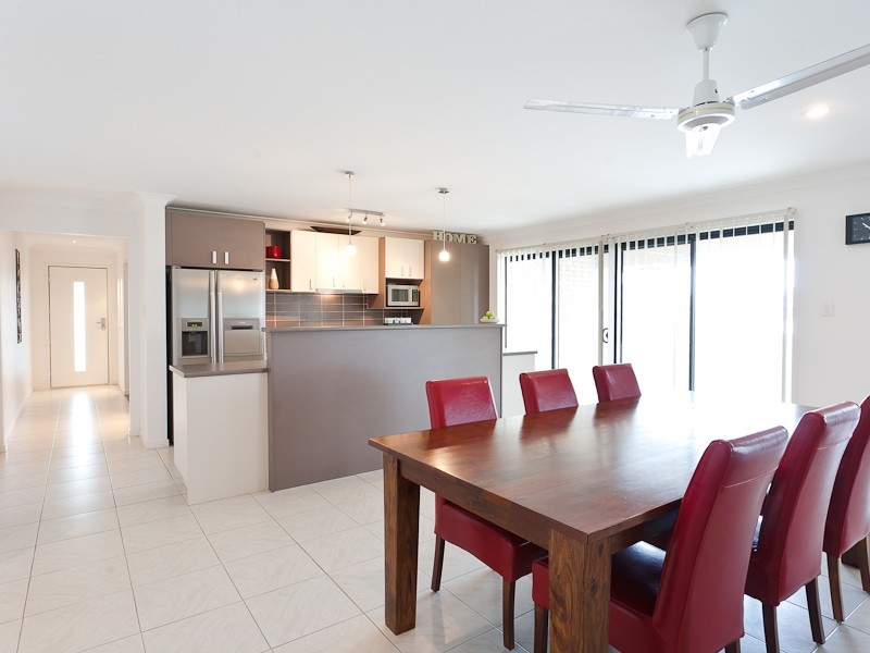 6 Peony Circuit, Little Mountain QLD 4551