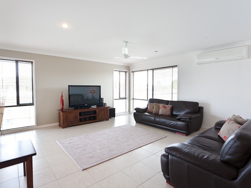 6 Peony Circuit, Little Mountain QLD 4551