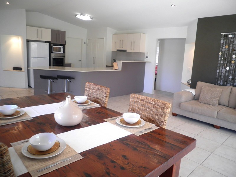 8 Peony Circuit, Little Mountain QLD 4551