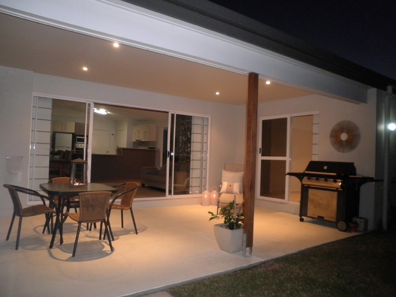 8 Peony Circuit, Little Mountain QLD 4551