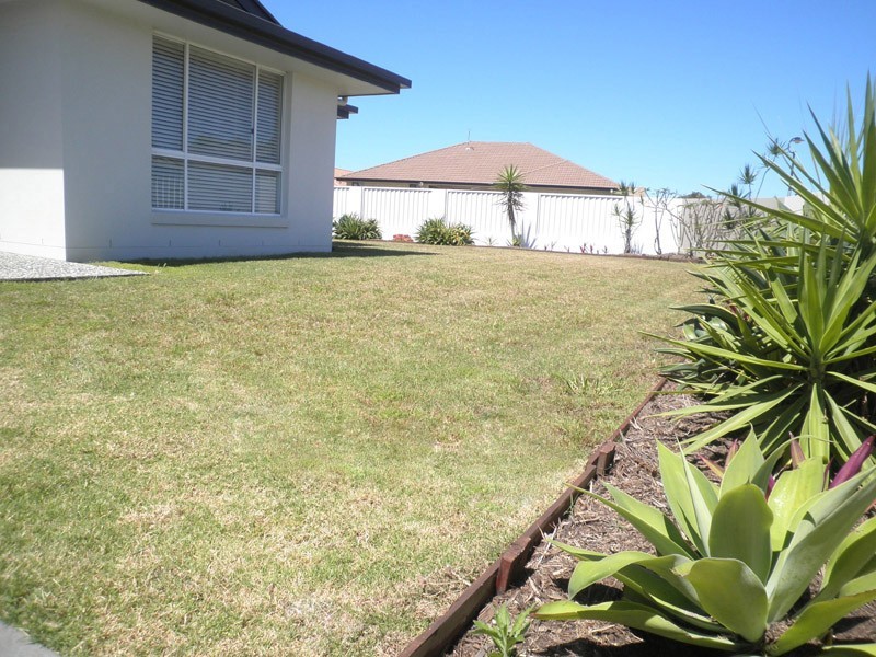 8 Peony Circuit, Little Mountain QLD 4551