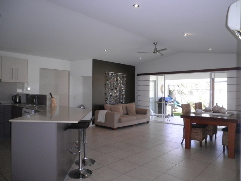 8 Peony Circuit, Little Mountain QLD 4551