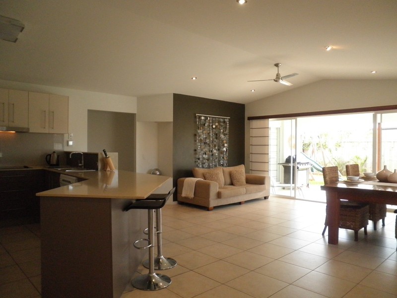 8 Peony Circuit, Little Mountain QLD 4551