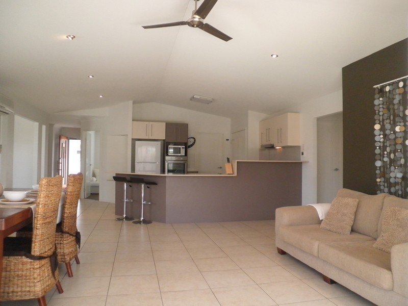 8 Peony Circuit, Little Mountain QLD 4551