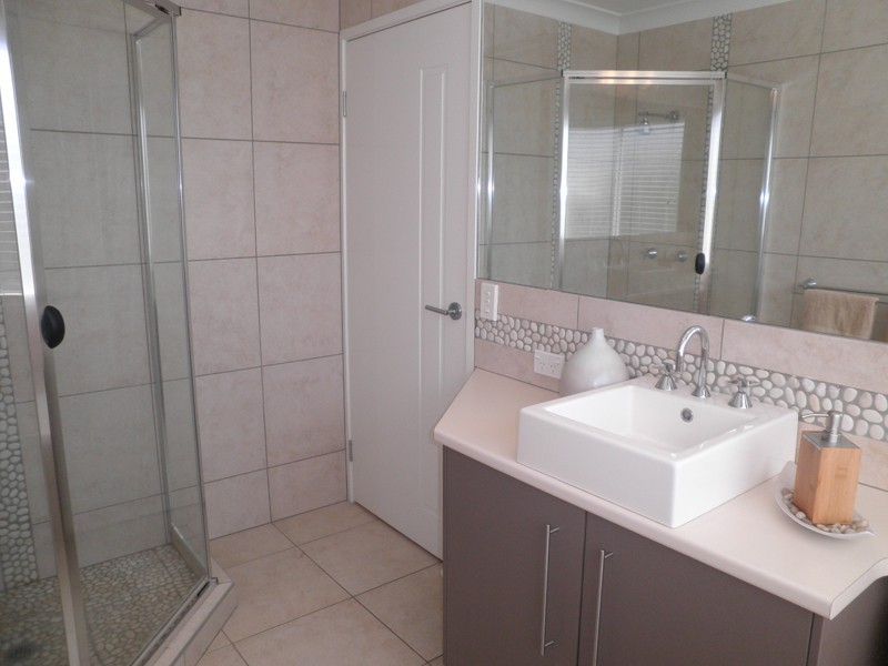 8 Peony Circuit, Little Mountain QLD 4551