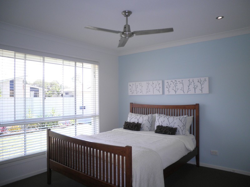 8 Peony Circuit, Little Mountain QLD 4551