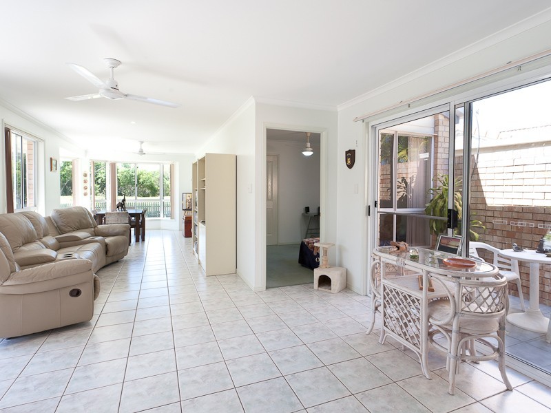 38 Lakeshore Place, Little Mountain QLD 4551