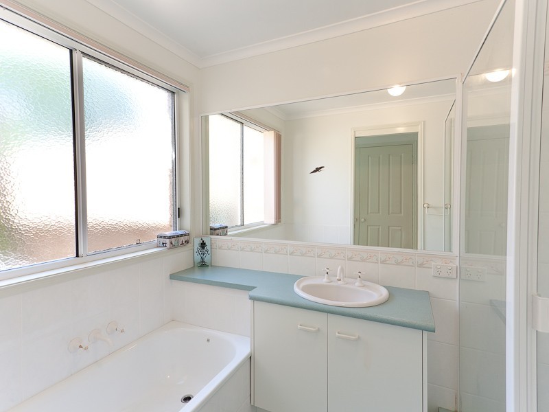 38 Lakeshore Place, Little Mountain QLD 4551