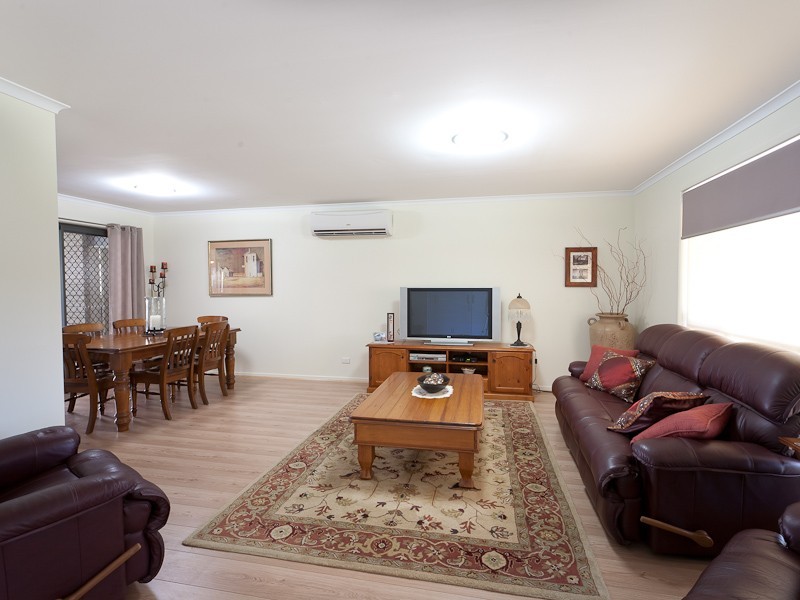 2 Truscott Court, Golden Beach QLD 4551