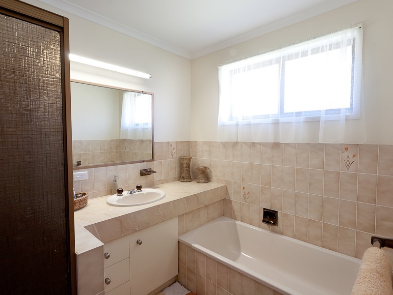 2 Truscott Court, Golden Beach QLD 4551