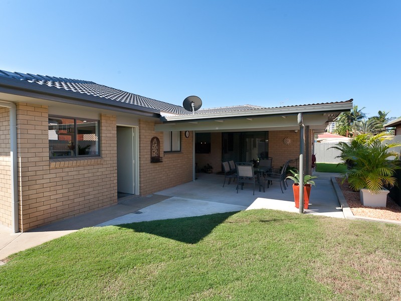 2 Truscott Court, Golden Beach QLD 4551