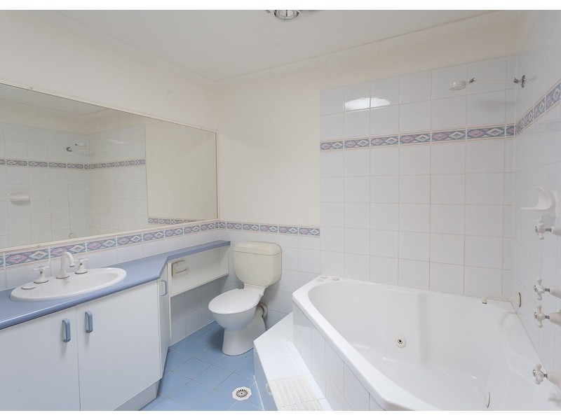 2 Lorinya Court, Battery Hill QLD 4551