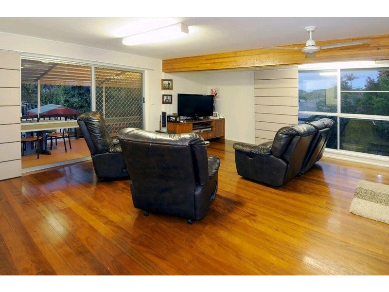 9 Barnett Street, Golden Beach QLD 4551