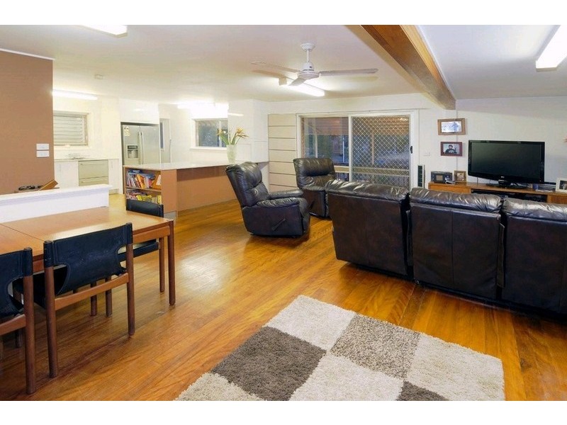 9 Barnett Street, Golden Beach QLD 4551